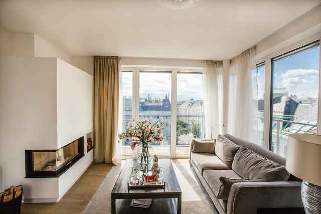 Modernes Penthouse mit Terrassen und Concierge-Service